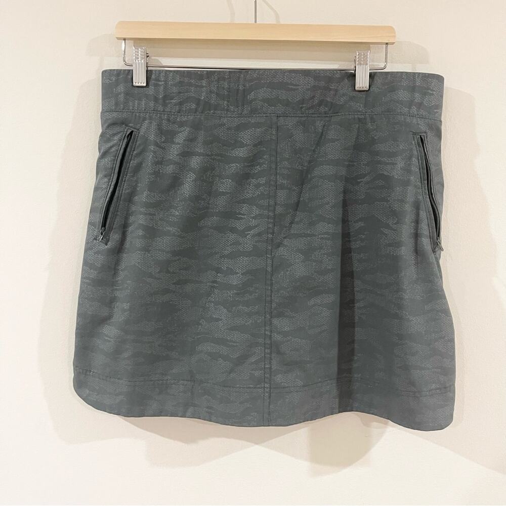 Orvis Camo Embossed Stylish Gray Women's Skort size XL